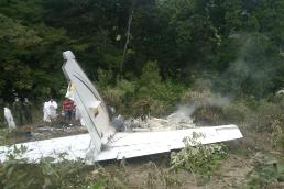 The wreckage of the crashed plane. (Fhoto: RODRIGO CALLEJAS - EL NUEVO DIA)