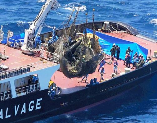 Part of the crashed Ground Self-Defense Force helicopter is hauled out of water off Miyakojima, Okinawa Prefecture, on May 2, 2023. (Sayuri Ide)
