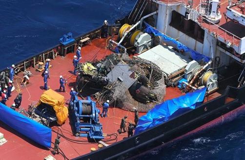 An up-close shot of the salvaged helicopter piece off Miyakojima, Okinawa Prefecture, on May 2, 2023. (Sayuri Ide)