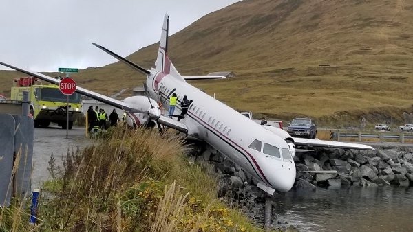 The crashed Saab200/ Courtesy Victor Weaver (KTUU)