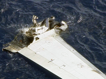 1 missing, 1 rescued after small cargo plane crashes off Haulover Inlet